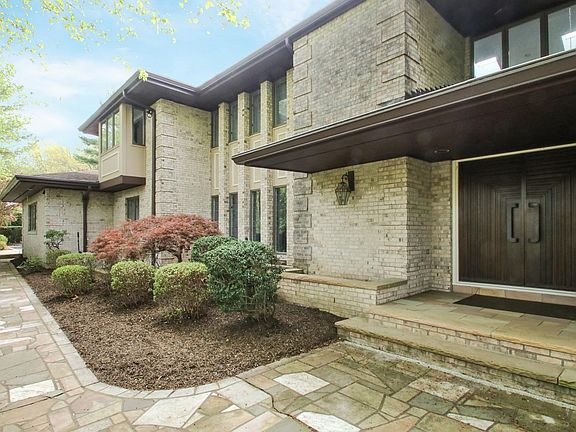 5th image of 299 Truman Dr