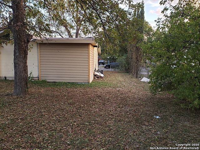 2nd image of 413 Agnes Dr