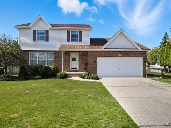 8 Grafton Ct, Lancaster, NY 14086