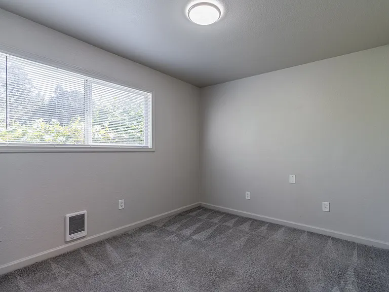 Willow Lake Apartments — Photo 38