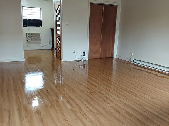 4th image of 419 Aylesford Pl