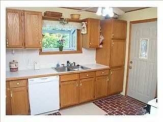 4th image of 1665 E 109th St