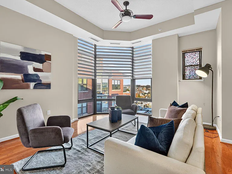 1390 Kenyon St NW #813 — Photo 3