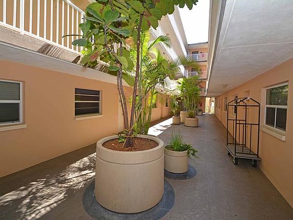 4th image of 19610 Gulf Blvd #109