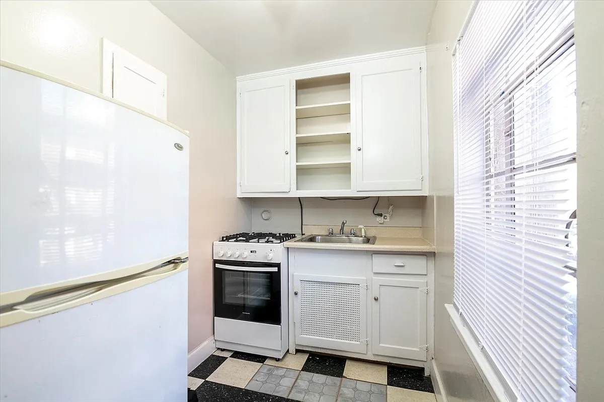 Floor plan 305
