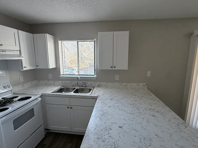 Nottingham Apartments — Photo 18