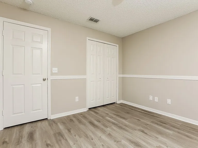 130 Kinney Ct — Photo 10