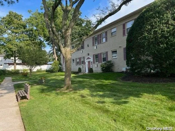 324 Post Avenue #6L, Westbury, NY 11590