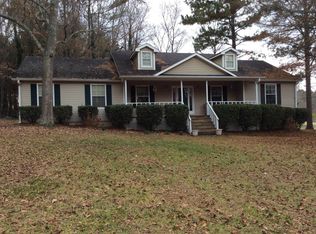766 Riverview Ln, Winder, GA 30680