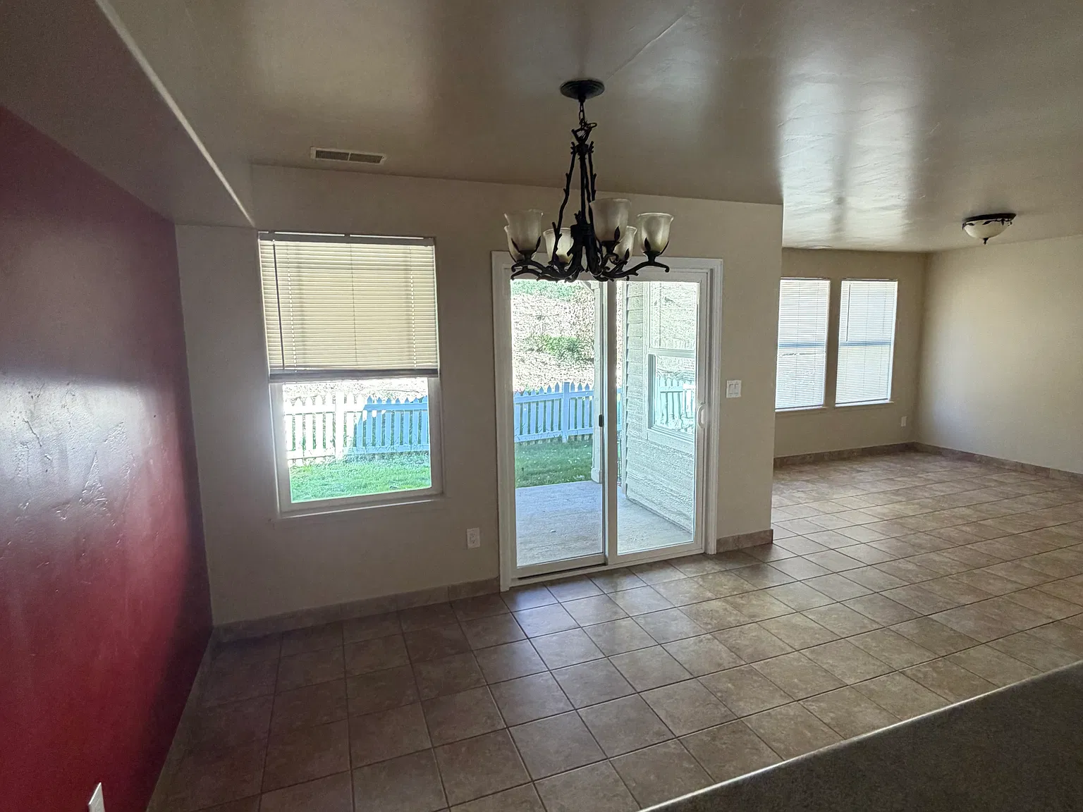 3 bed, 1392 sqft, $2,650 — Photo 4