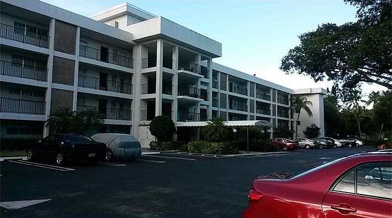 1st image of 3151 S Palm Aire Dr #4