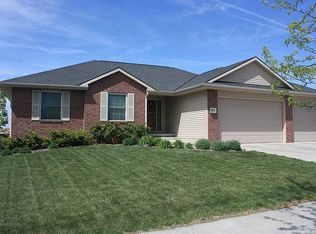 6743 Glass Ridge Dr, Lincoln, NE 68526