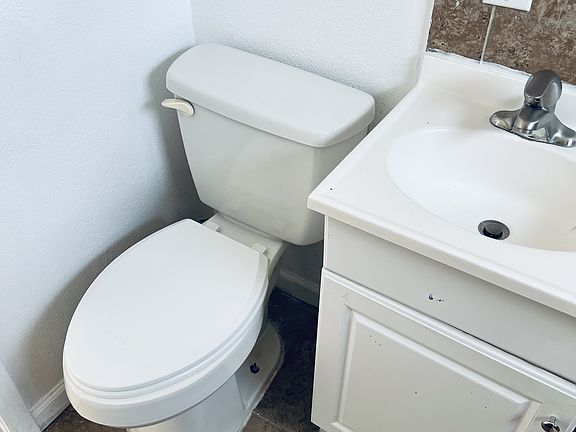 5th image of 2812 Rice Ave