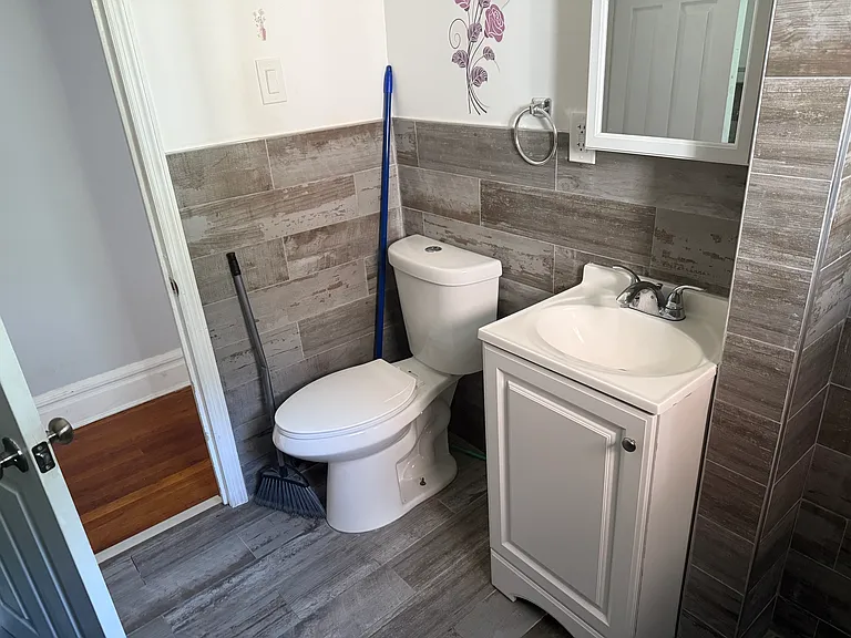 264 Davis Ave #6 — Photo 8