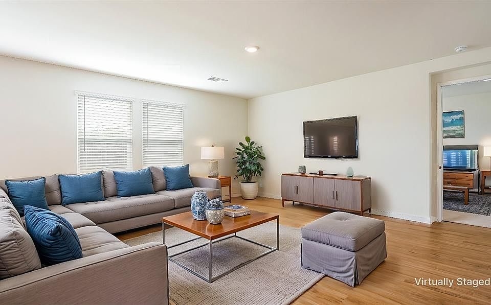 1st image of 406 Boroughbridge Dr