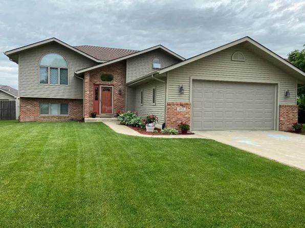 1344 Center Creek Dr, Crown Point, IN 46307