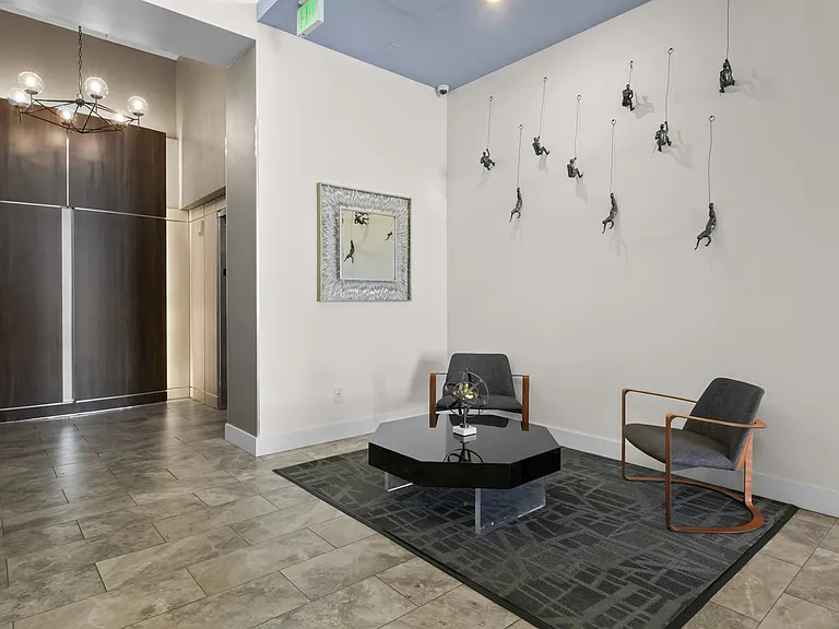427 9th Ave #301 — Photo 38
