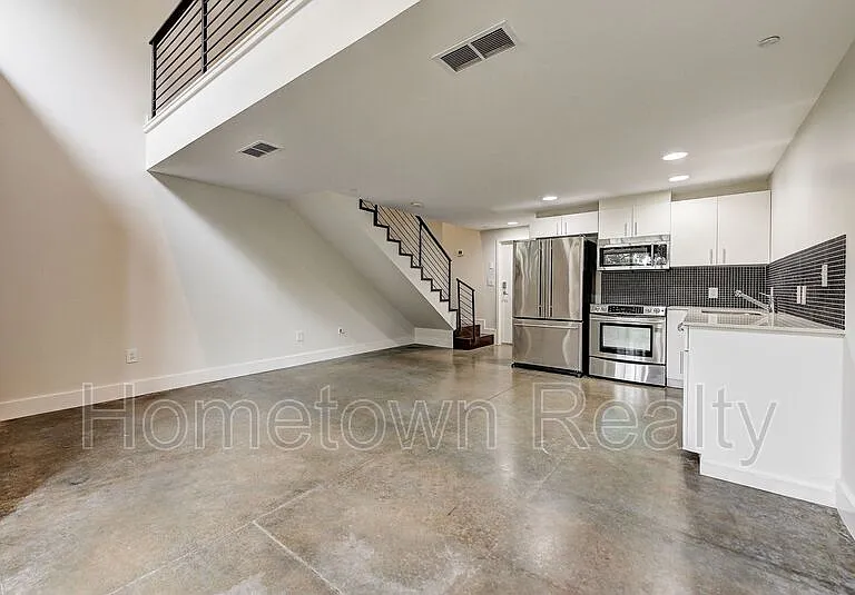 301 NE 4th St #2 — Photo 13