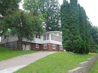227 13th St #A, Silvis, IL 61282