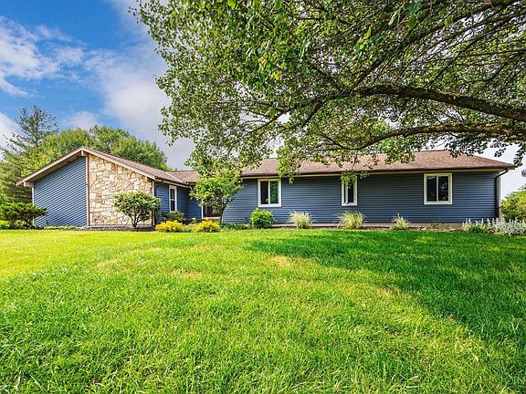 3rd image of 2986 Triplecrown Dr