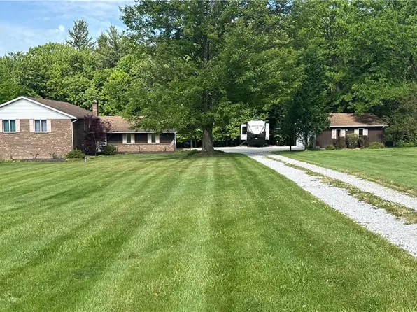 33 Eggleston Rd, Aurora, OH 44202