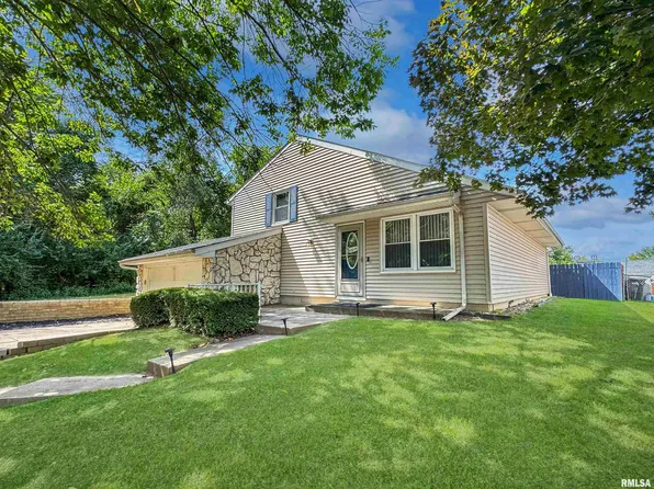 16 Point East Ct, Pekin, IL 61554