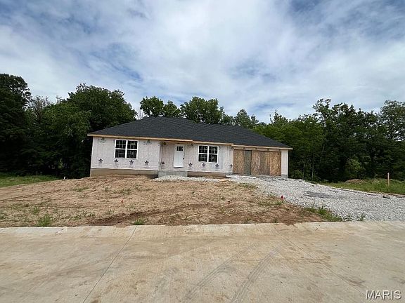 3rd image of 826 Lakeway Dr