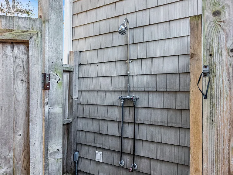 435 Luptons Point Rd — Photo 16