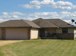 653 Badlands Rd, Hudson, WI 54016