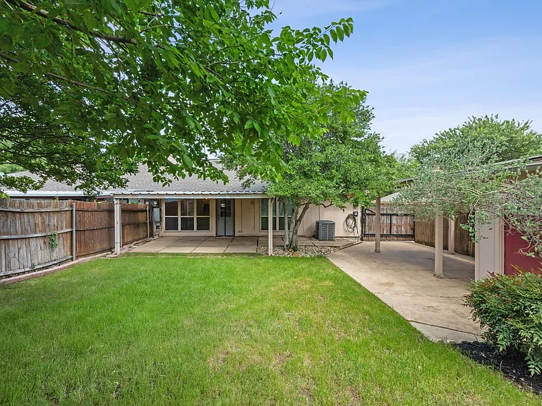 817 Blessing Creek Dr — Photo 15