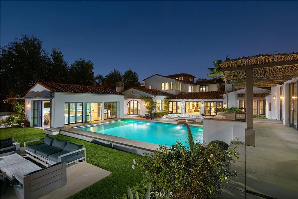 5 bed, 8.0 bath, 9137 sqft, $70,000 — Photo 3