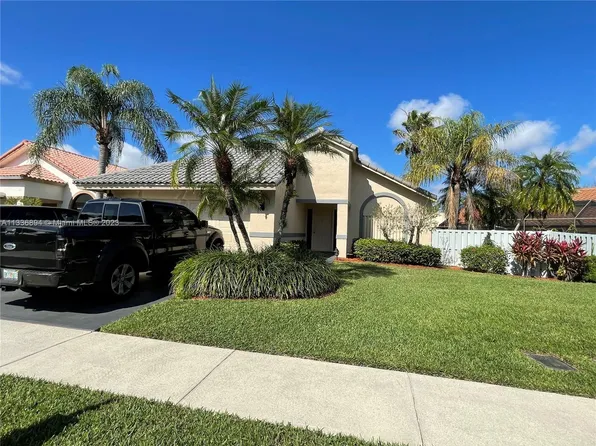104 Executive Cir, Boynton Beach, FL 33436
