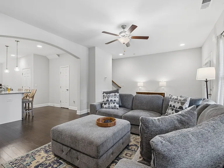 257 Claremont Ct — Photo 8