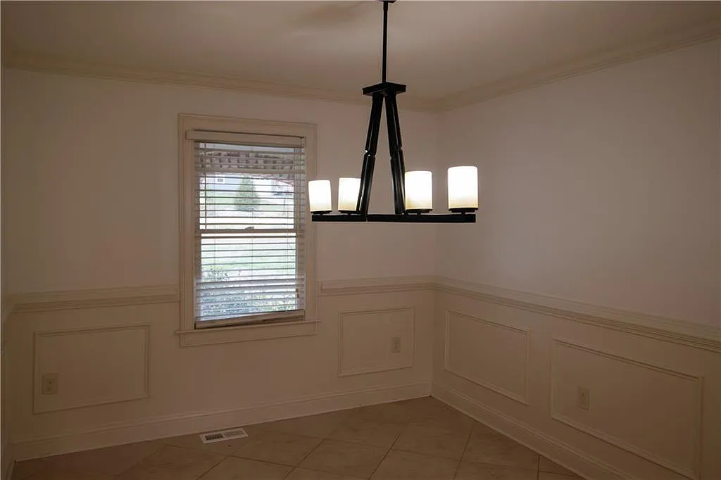 3 bed, 3.0 bath, 1397 sqft, $2,899 — Photo 3