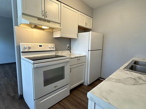 5th image of 2100 Garfield St #9