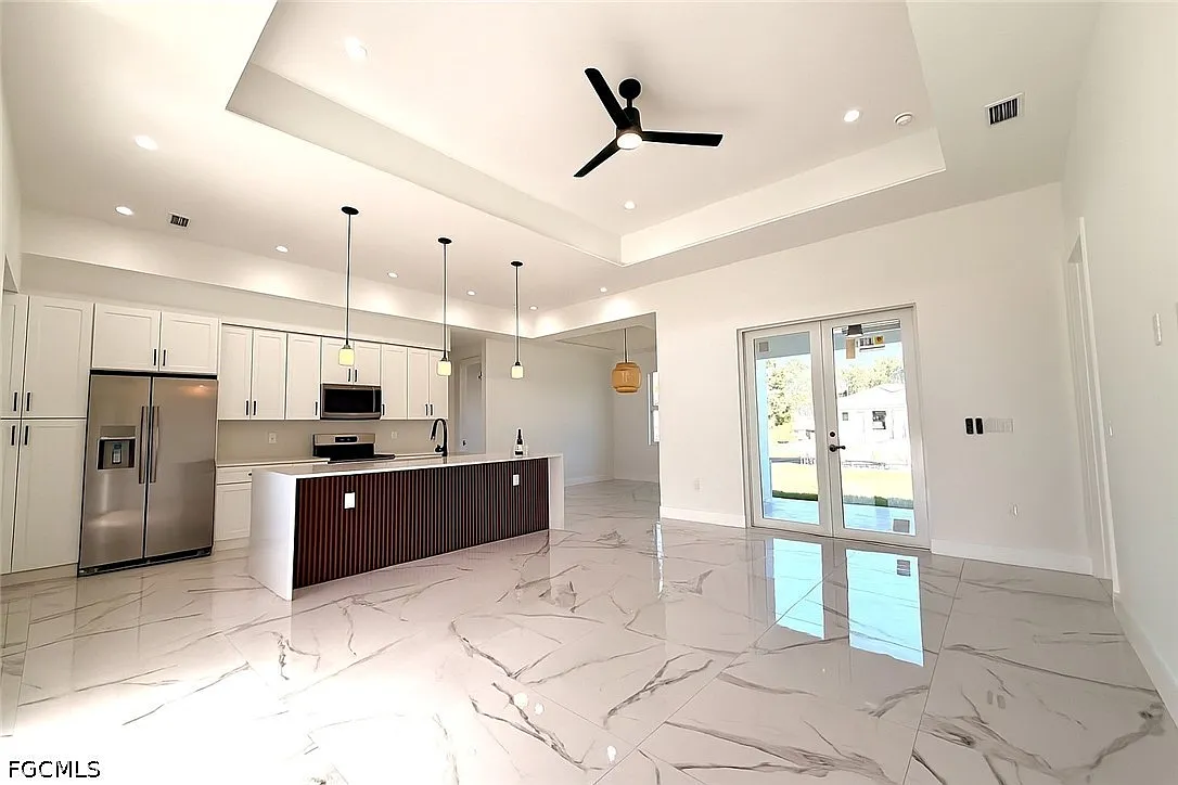 3 bed, 2.0 bath, 1534 sqft, $2,000 — Photo 2