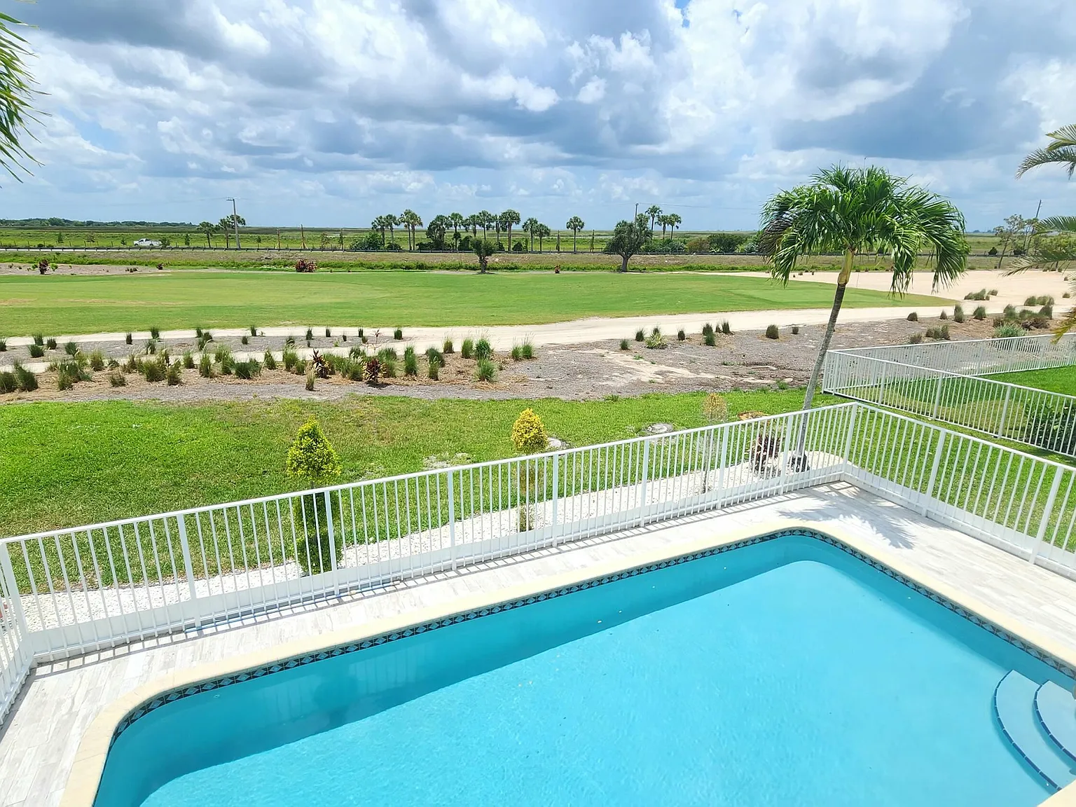 5 bed, 3.0 bath, 2784 sqft, $6,800 — Photo 2
