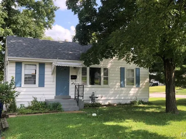 3102 Saint Myron Ln, Saint Ann, MO 63074