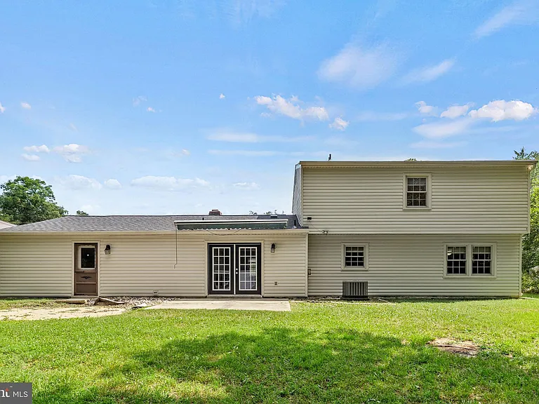 2324 Kent Ct — Photo 16