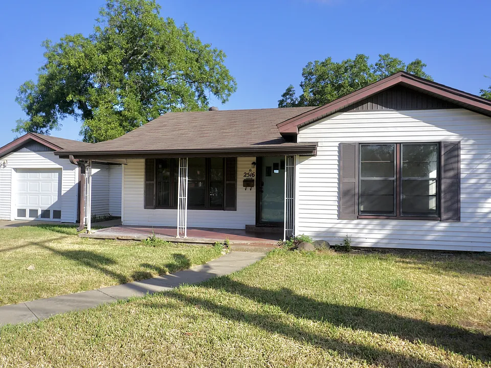 2516 Briarwood Ln