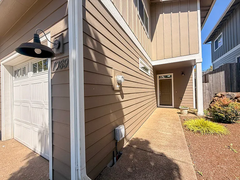 1069 Big Fir Pl S — Photo 3