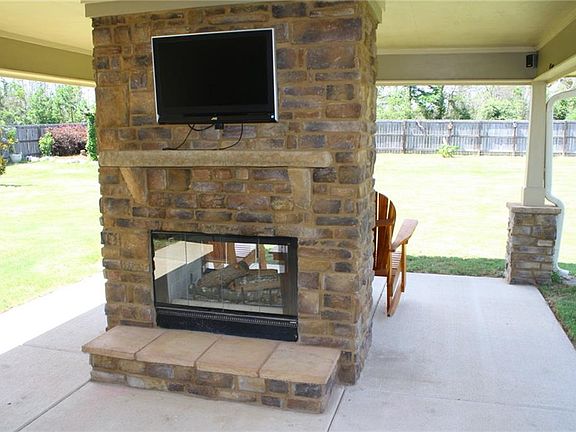 4th image of 182 Lee Road 2164