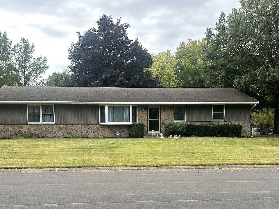 1st image of 2200 Oak Dr