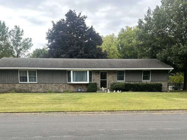 2200 Oak Dr, Eureka, IL 61530