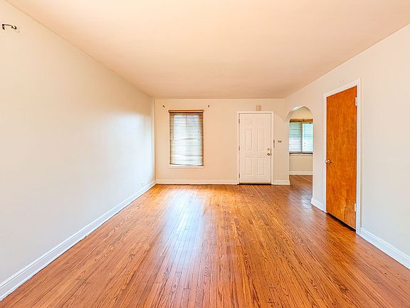 3rd image of 631 Balmoral Ave