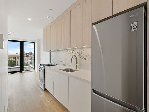 4th image of 375 Dean St APT 701