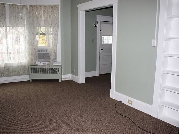3rd image of 542 MORRIS Avenue