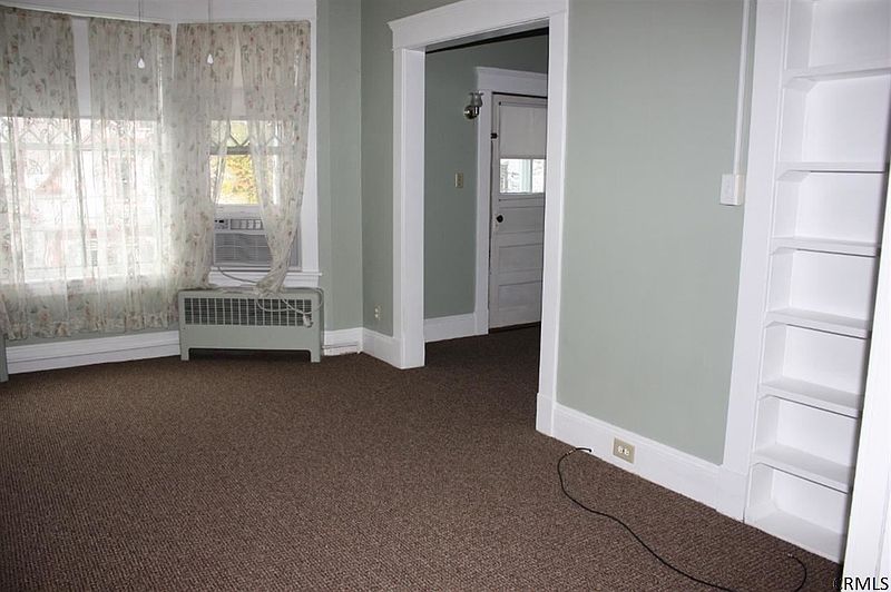 3rd image of 542 MORRIS Avenue