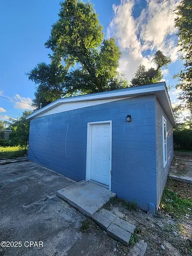 705 Satsuma Ave Photo 1