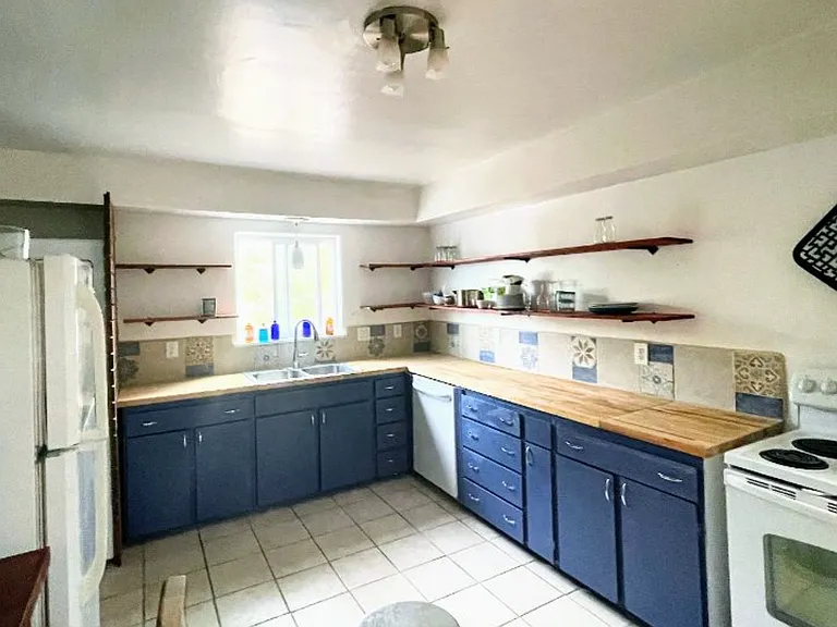 1122 Truman St SE #A — Photo 3